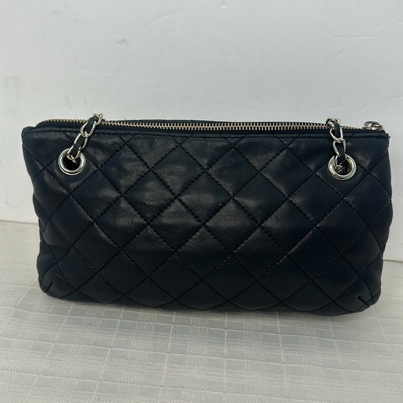 DKNY quilted leather handbag and wallet set. - Picture 4 of 17